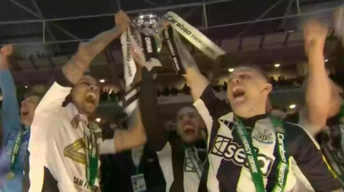 CĐV Liverpool bị chỉ trích vì hành động khi Newcastle vô địch